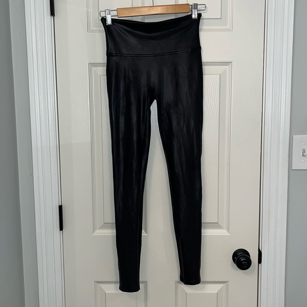 Spanx‎ Black Faux Leather Leggings Size Medium Tights Shaping Fitted Shapewear